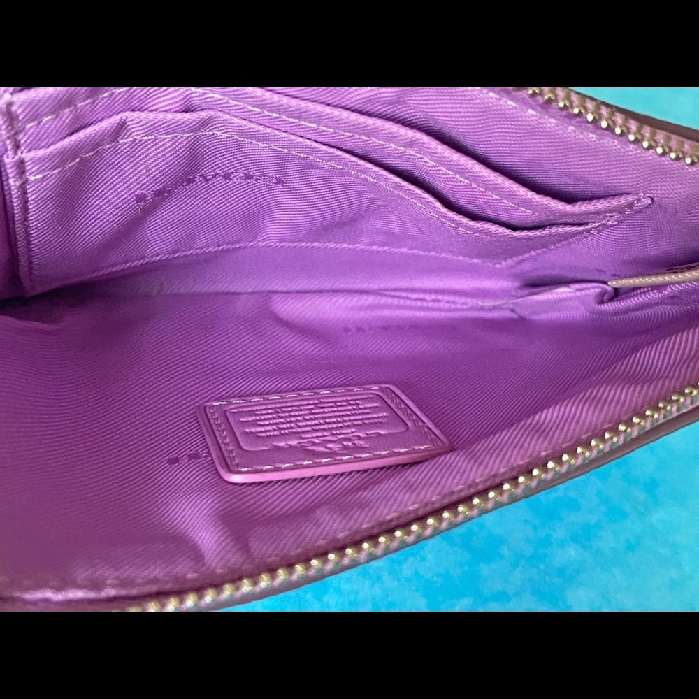 COACH wristlet/Wallet - Picture 6 of 7